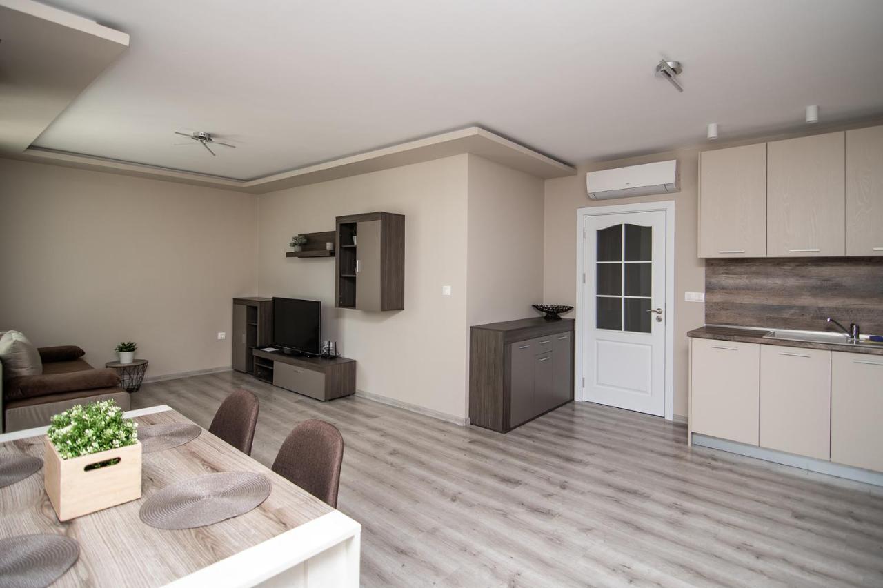 Cozy Flats Nearby Center Free Park Area Apartment Varna Luaran gambar