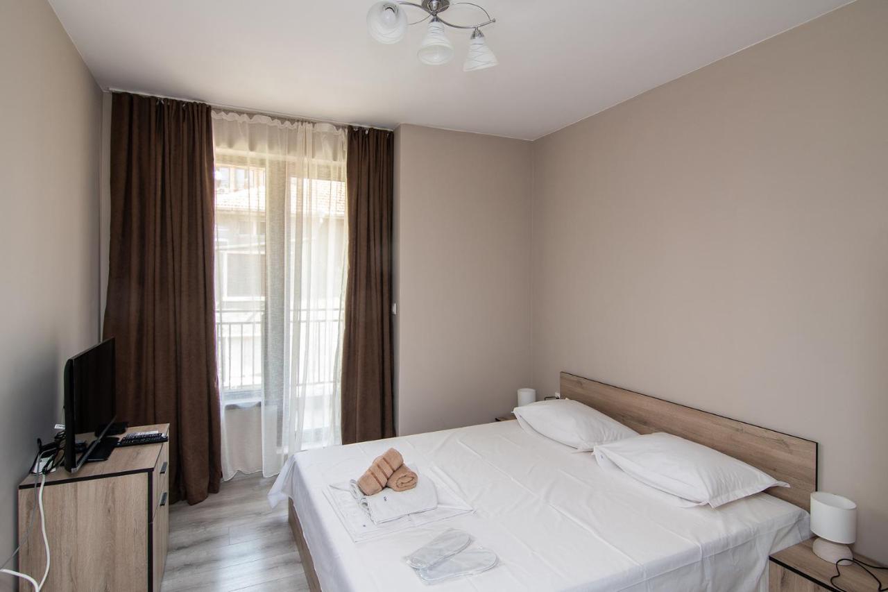 Cozy Flats Nearby Center Free Park Area Apartment Varna Luaran gambar
