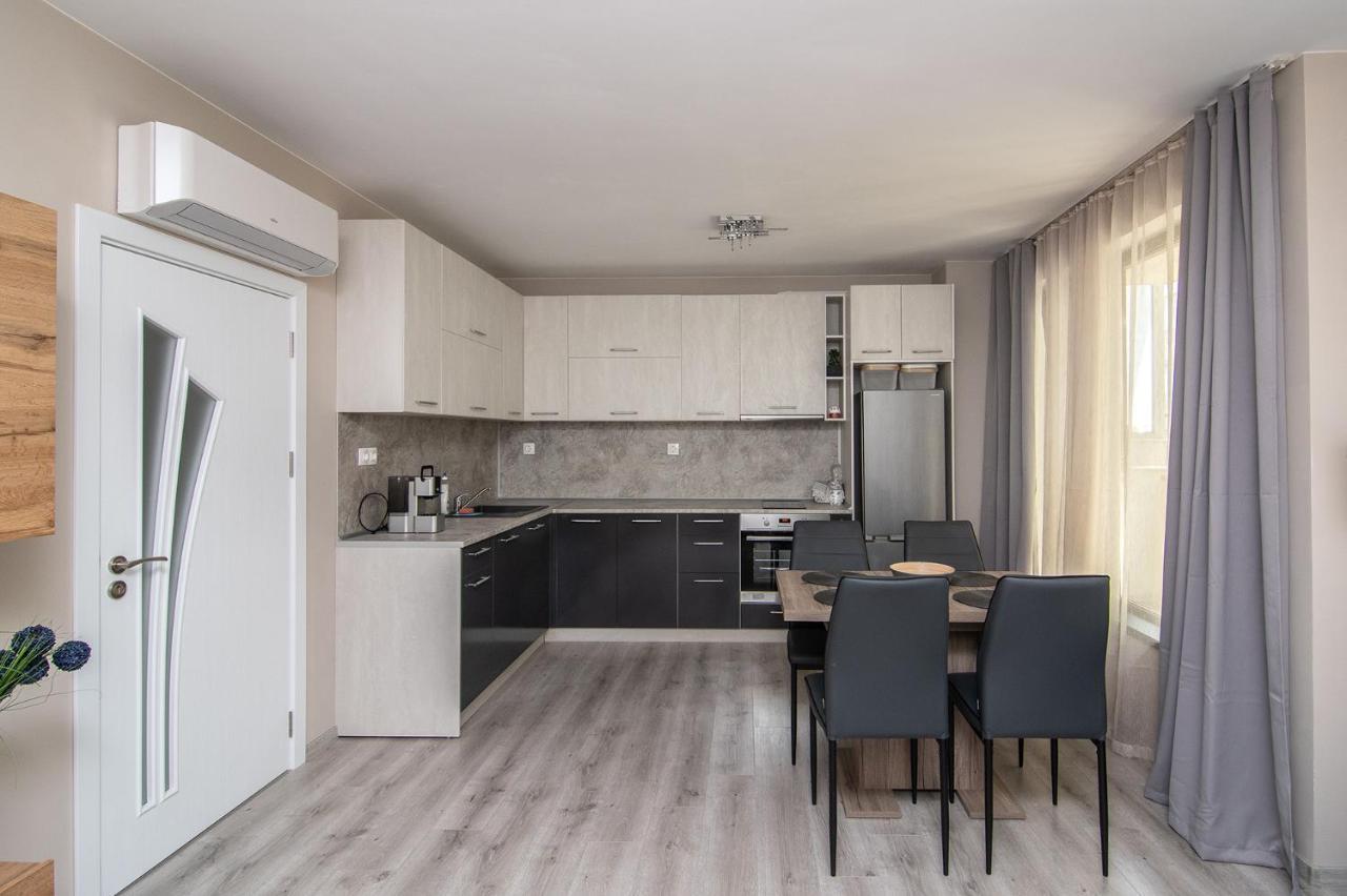 Cozy Flats Nearby Center Free Park Area Apartment Varna Luaran gambar
