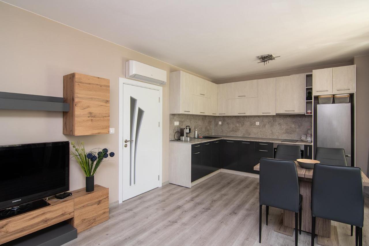 Cozy Flats Nearby Center Free Park Area Apartment Varna Luaran gambar